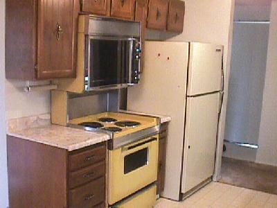 kitchen.jpg (19279 bytes)